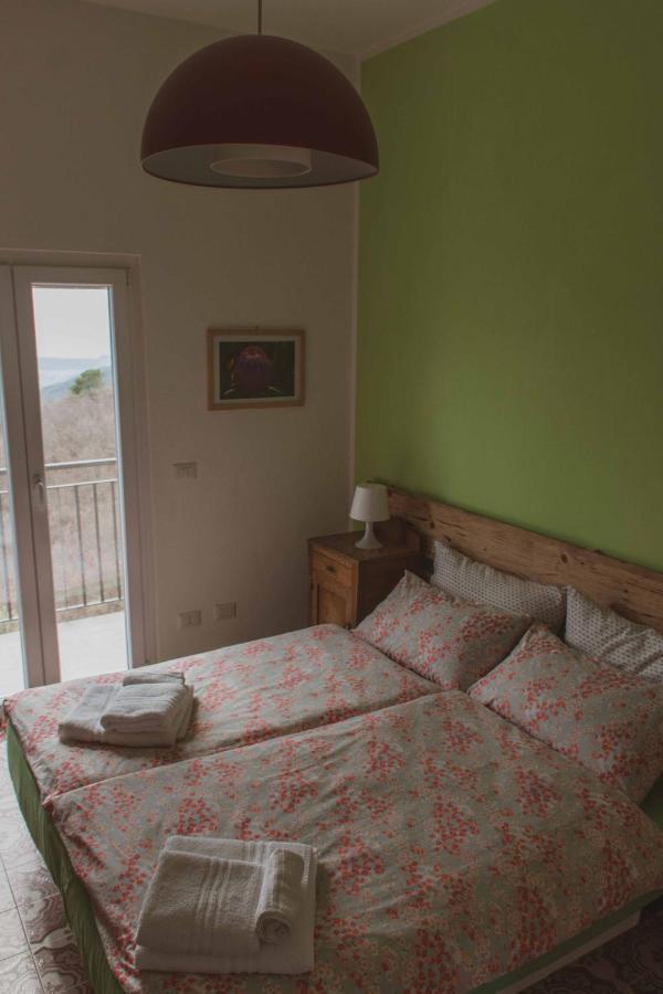 Bed And Breakfast Humus Sapiens Castiglione Chiavarese Exterior photo